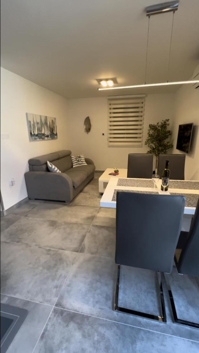 Mandy Apartament *